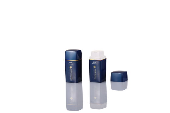 購入 30ml スクウェアロゴ パーソナライズされた プラスチック製 空気のないボトル 身体ケア用の空気のない化粧品ボトル online manufacture